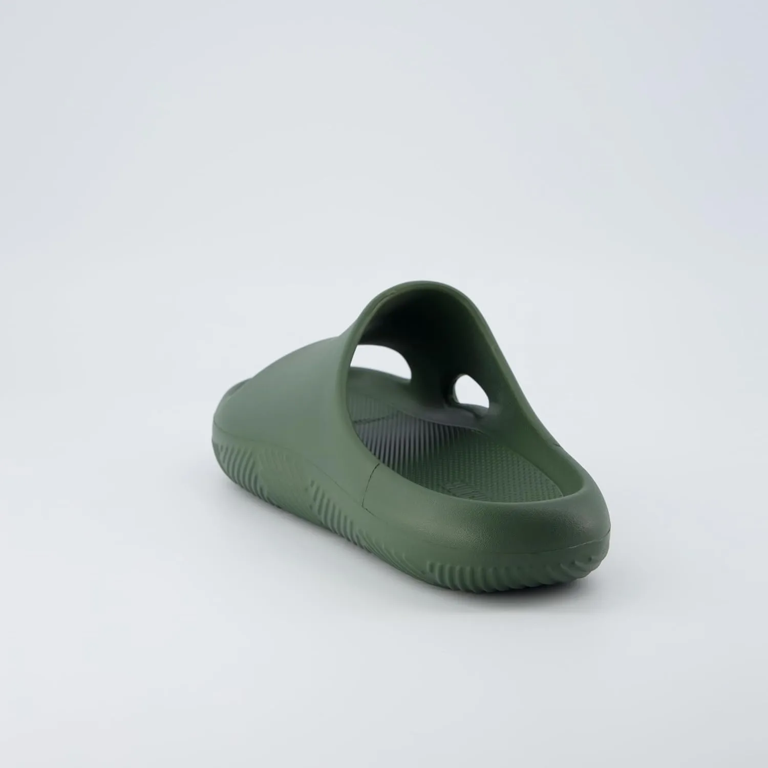 CUSHIONAIRE Men's Galaxy pool slides with  Comfort