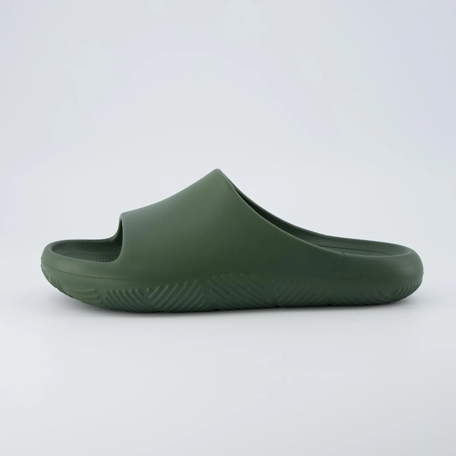 CUSHIONAIRE Men's Galaxy pool slides with  Comfort
