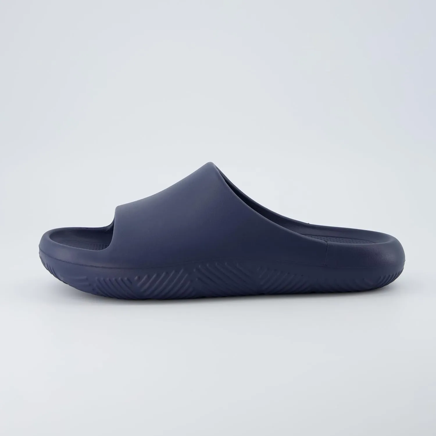 CUSHIONAIRE Men's Galaxy pool slides with  Comfort