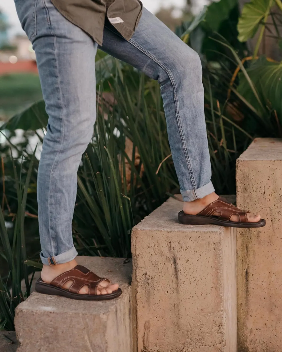 Mexico en la Piel Handmade Fisherman Leather Huaraches for Men - Moka Color, Open-Toe Slip-On, Breathable, Lightweight, Made in Mexico, Sizes 7US to 13US