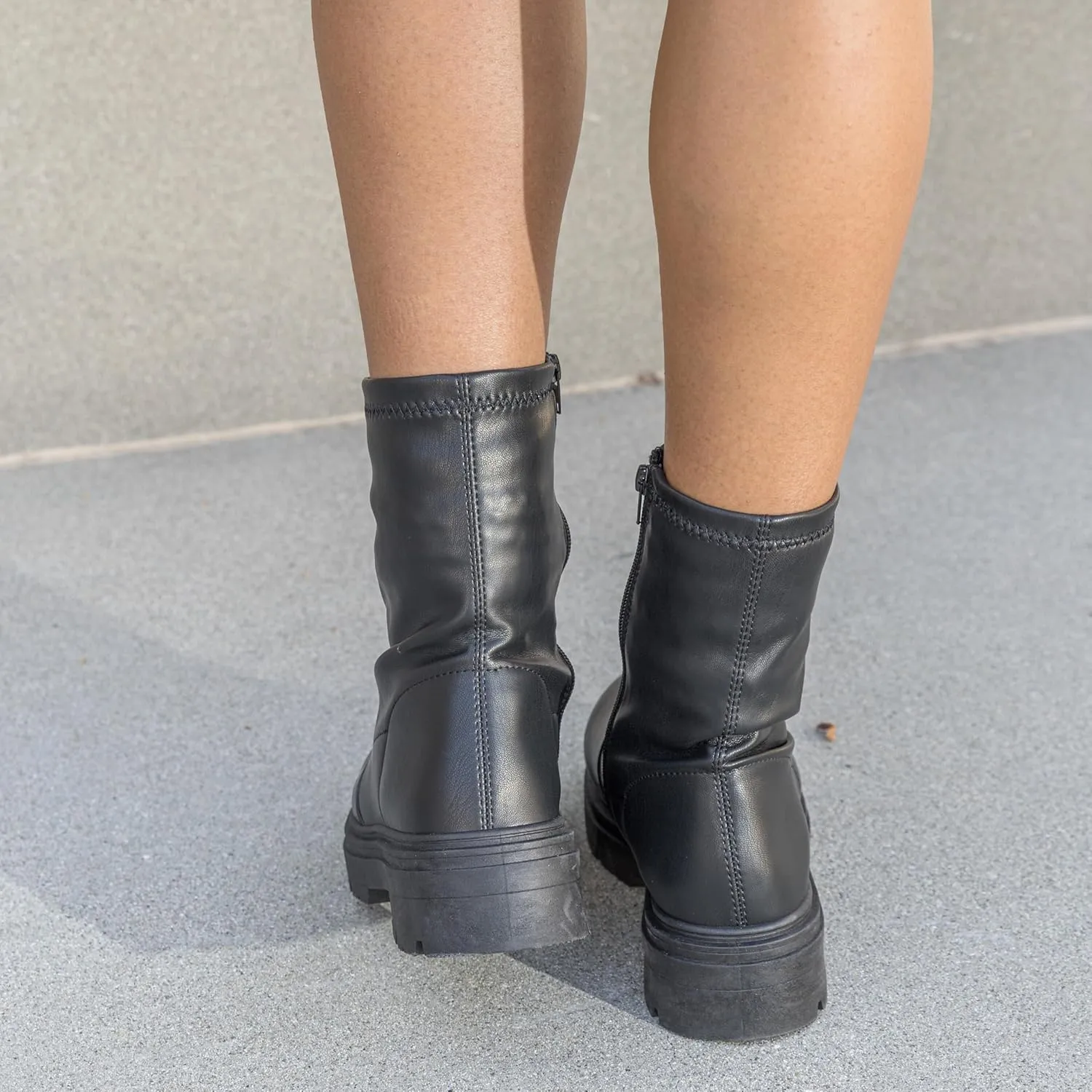 RF ROOM OF FASHION Women's Elastic Panel Lugged Sole Chunky Heel Chelsea Boots