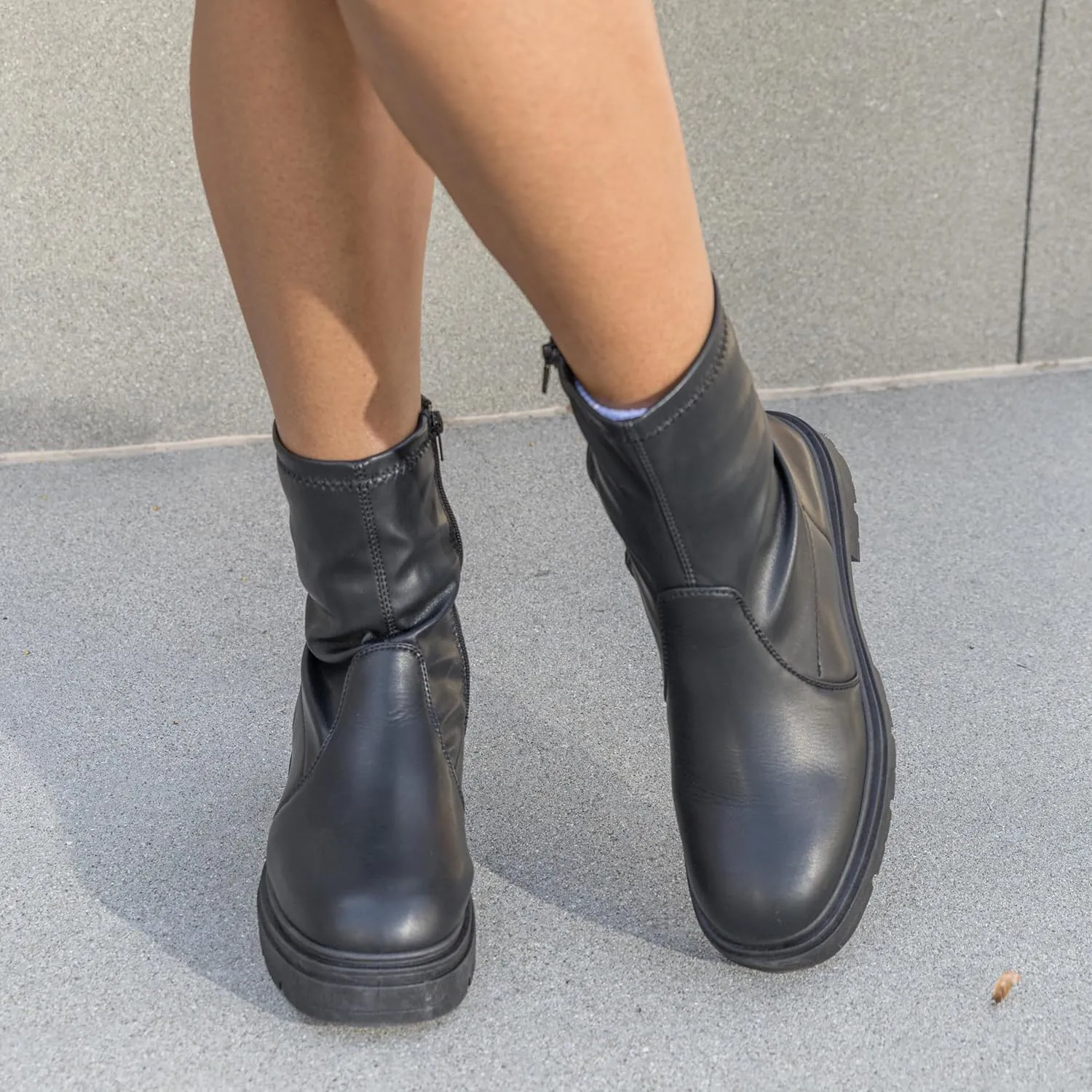 RF ROOM OF FASHION Women's Elastic Panel Lugged Sole Chunky Heel Chelsea Boots