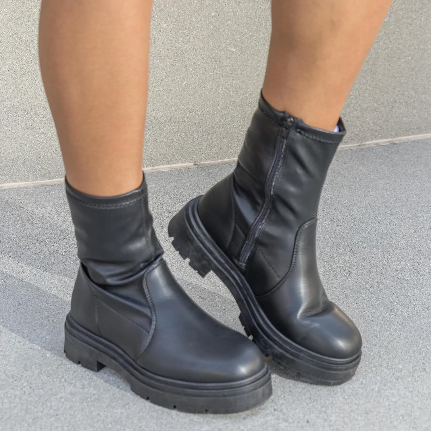 RF ROOM OF FASHION Women's Elastic Panel Lugged Sole Chunky Heel Chelsea Boots